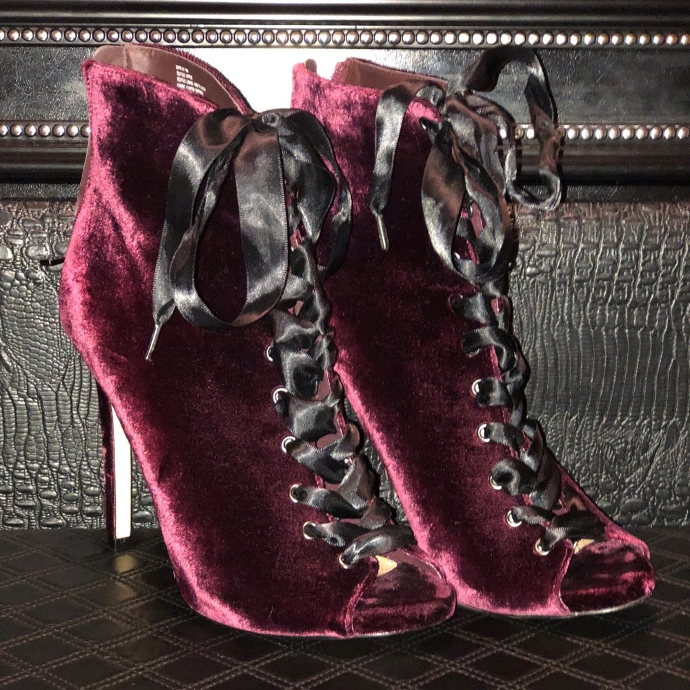 Steve Madden Zepplin Peep-Toe Ankle Boots Size 10